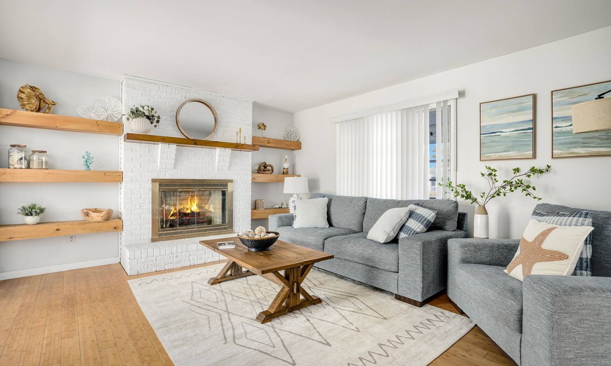 Deep Hole House | Star of the Sea | Renovated Retreat + Sunroom + Deck + Yard + Pet Friendly Comfort