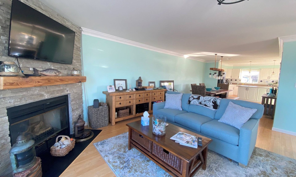 Willoughby Spit House | Starfish Cottage . Direct Beachfront!