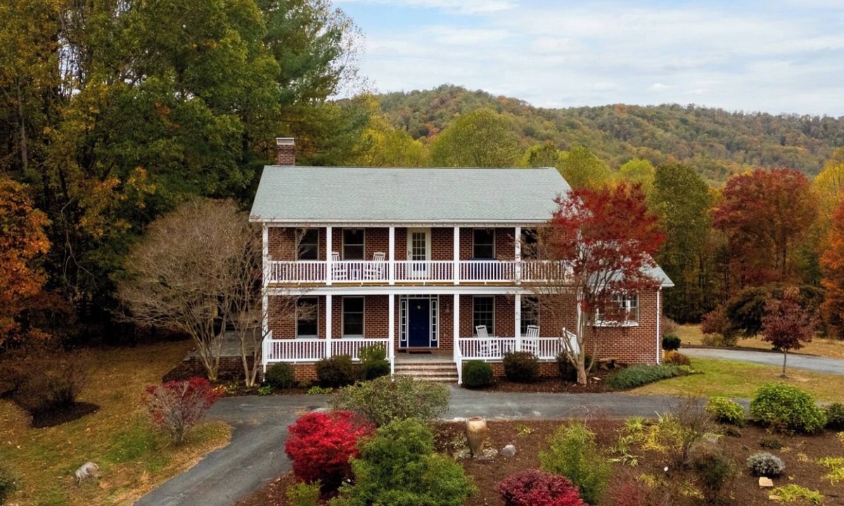 Madison House | Starwood Manor ★ Panoramic Mountain View Estate on 36 Acres