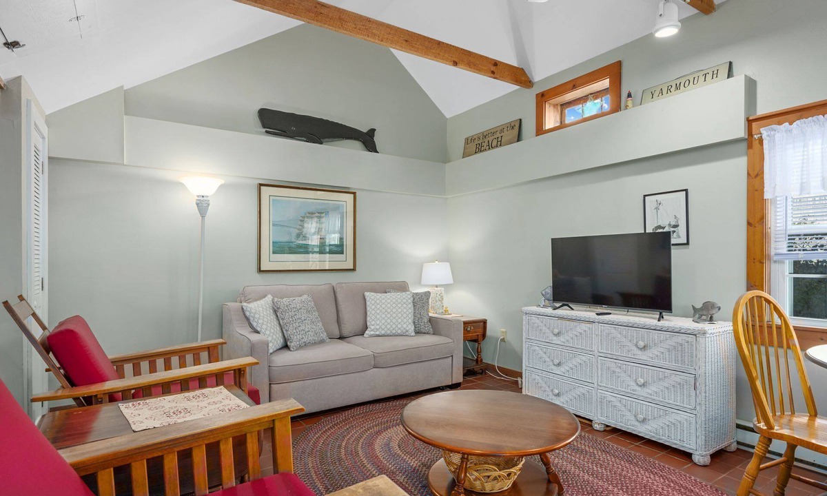 South Yarmouth Cottage | Stay at The Salt Box - Steps from the Sea