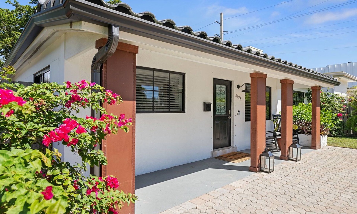 Middle River Terrace House | Stay in Style!7 min from the beach! Gorgeous home; relaxing yard!