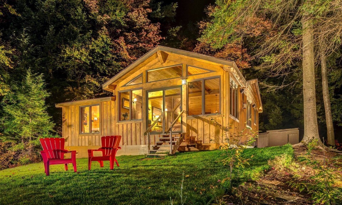 Arietta Cabin | Stay in this cozy cabin rental in Piseco Lake, New York!