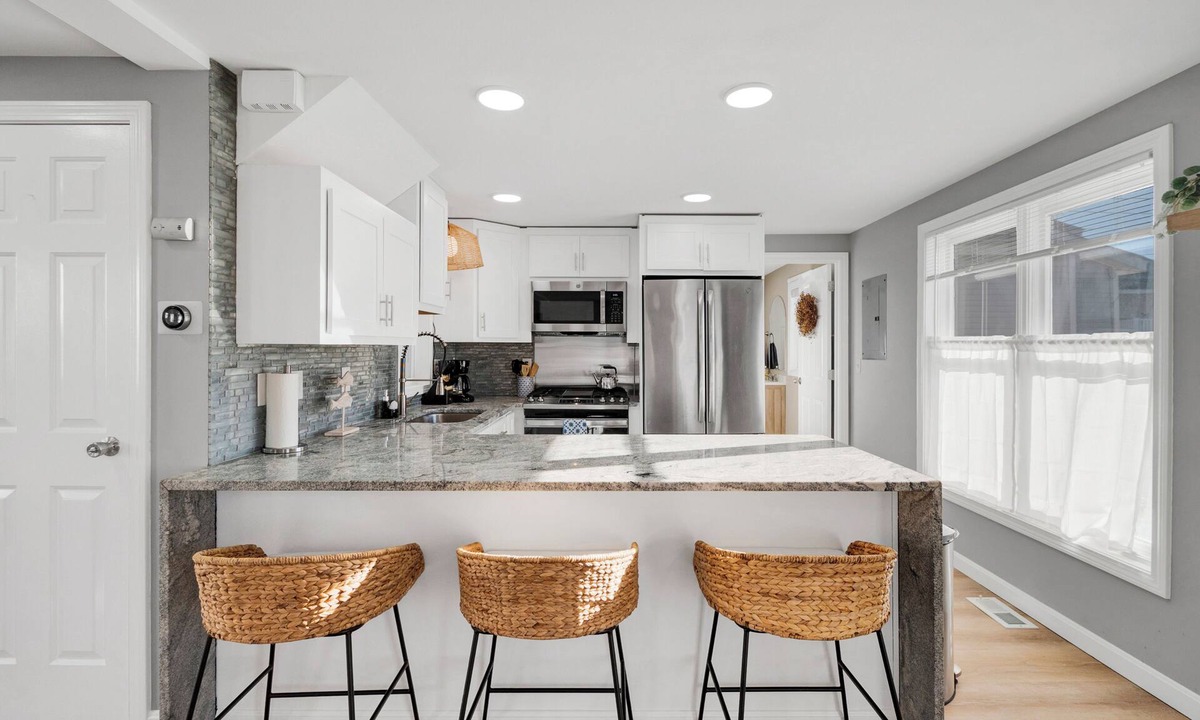 Hampton House | Steps away to the beach - Surf - Sun & Sand beach house