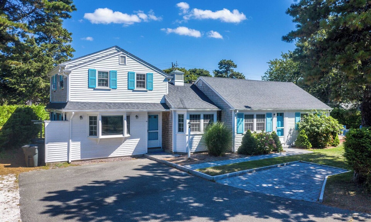 Dennis Port House | Steps to Beach 4-5 Bedrooms w/Central A/C