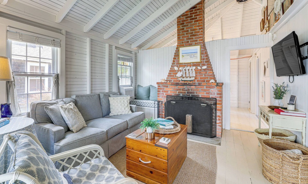 Brewster Cottage | Steps to Beach: Timeless Lower Cape Cottage