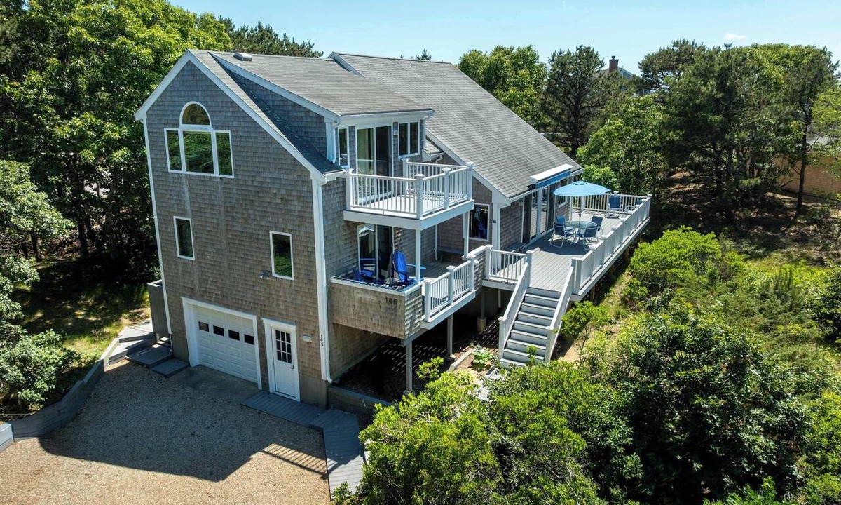 North Eastham House | Steps to Neighborhood Beach, Dog Friendly!