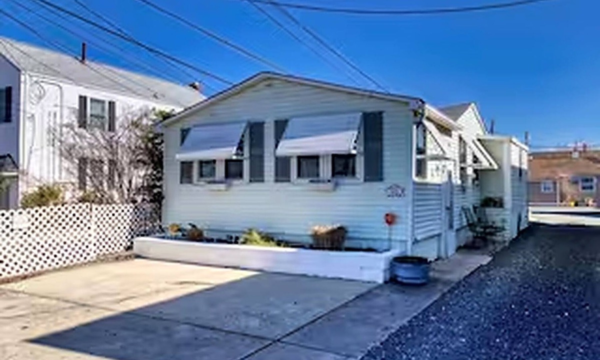 Point Pleasant Beach House | Steps to PPB Boardwalk & Beach — 2BR w/Parking, Beach Gear & Pet Friendly