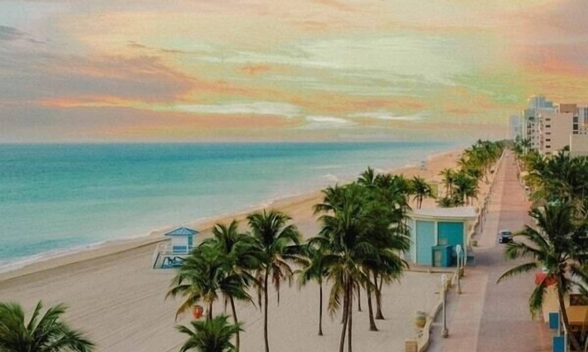 North Beach Apartment | Steps to Sand and Pool | Hollywood Beach Stay