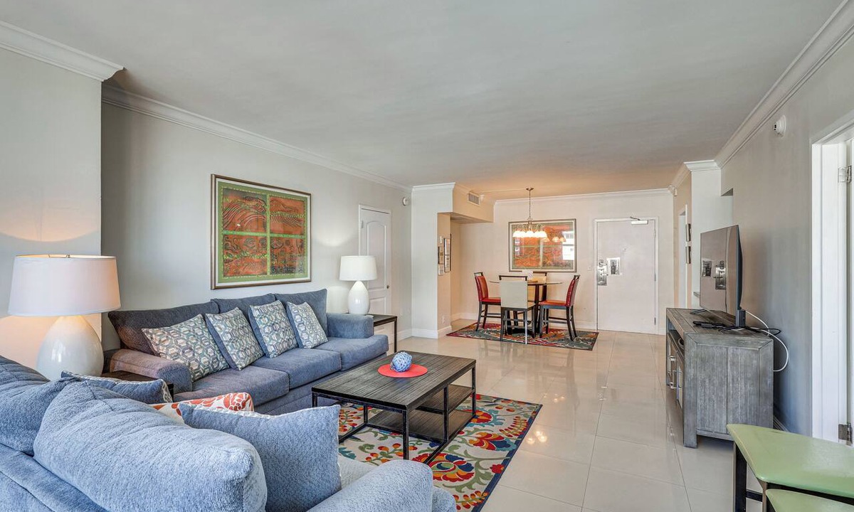Galt Mile Condo | Steps to Sand! 10th-Floor Ocean Manor Unit w/Pool