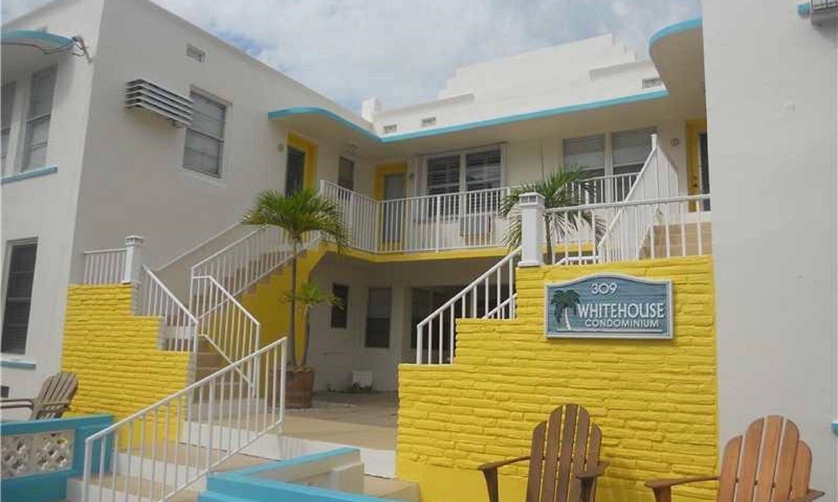 Hollywood South Central Beach Condo | Steps to the famous Hollywood Beach Sand and Broadwalk