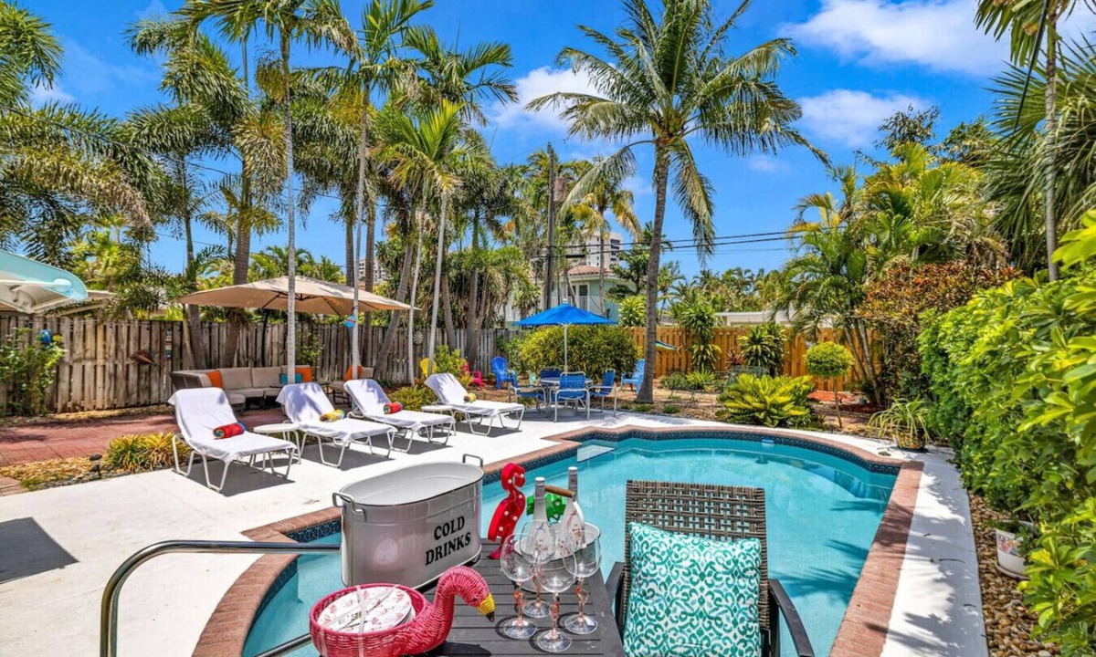 Lauderdale-by-the-Sea House | Steps to Beach | Pool + Walk to Dining & Shopping