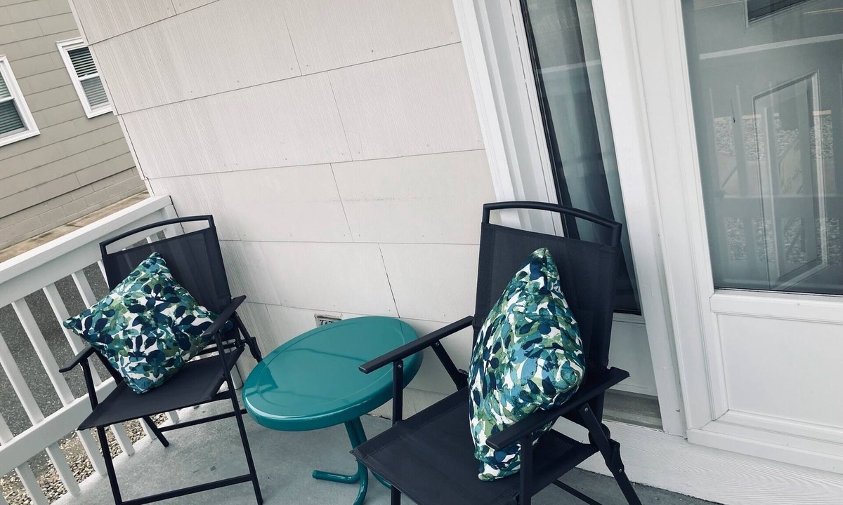 Stone Harbor Condo | Stone Harbor NJ Charming 2 bedroom 1st floor duplex on quiet south end.