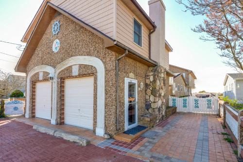 Villas House | Stroll to Shore: Villas Escape w/Private Patio!
