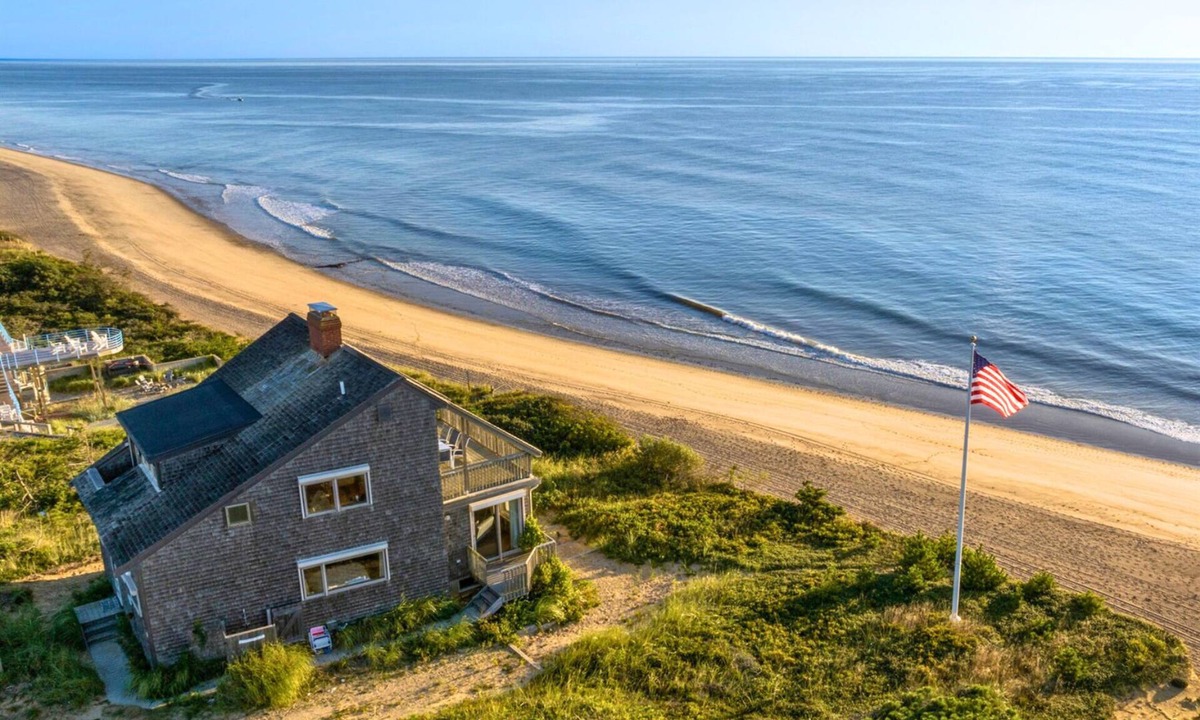 South Wellfleet House | Stronghold on the Atlantic Ocean