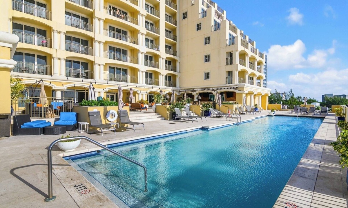 Central Beach Hotel | Studio 1 King Oceanfront near Birch Park, Pool, Spa, Dining