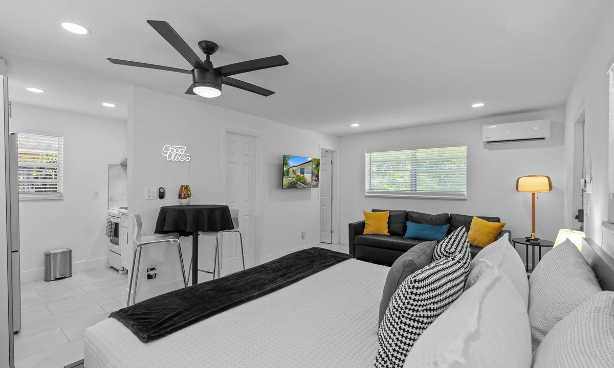 Central Fort Lauderdale Apartment | Studio w Peacocks Managed by BNR Vacation Rentals