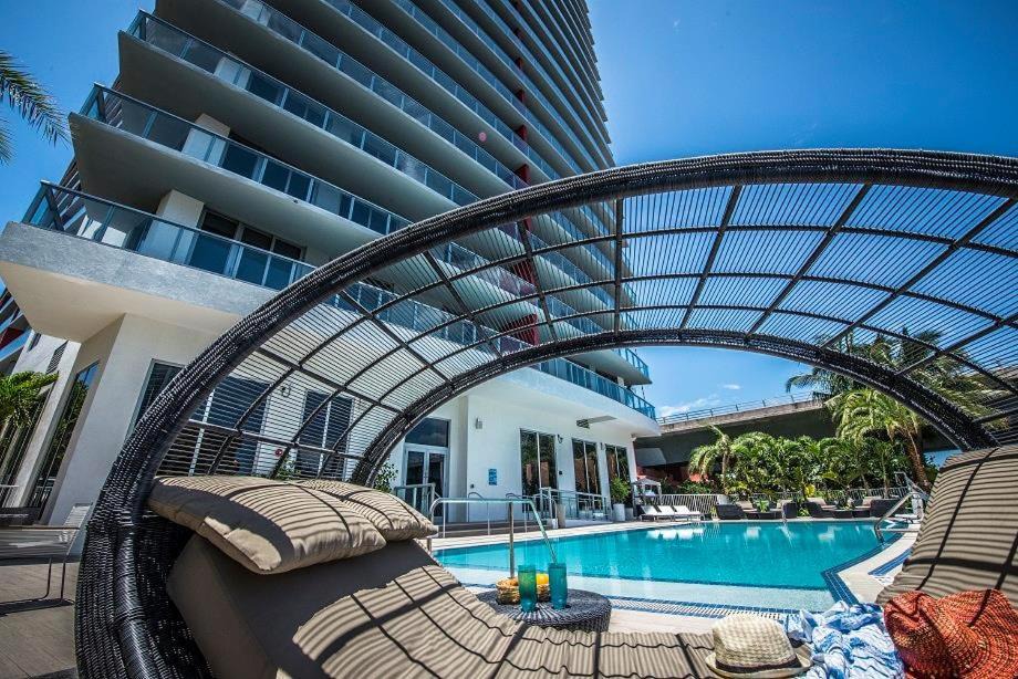 Hallandale Beach Apartment | Stunning 1 Bedroom Bay Front Apt w/ Breathless View 1909B