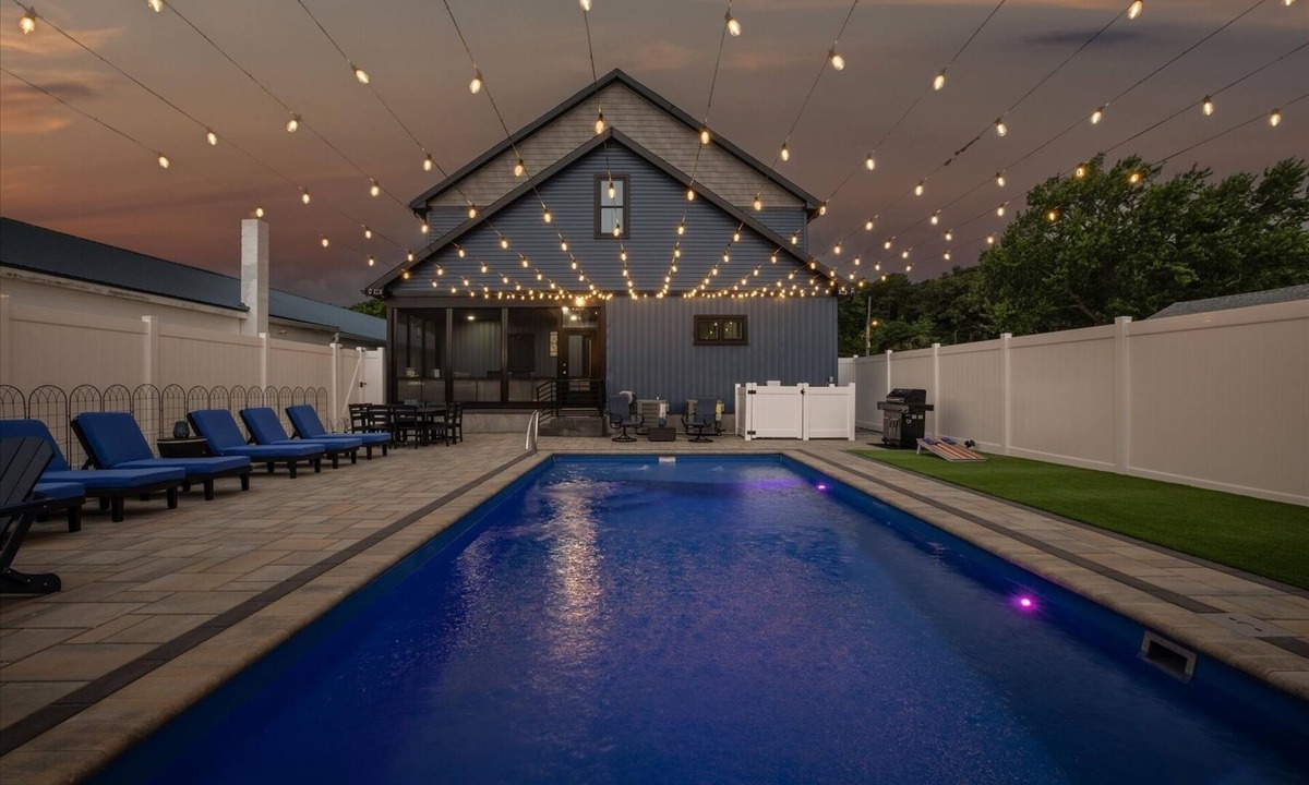 Rehoboth Beach Hotel | Stunning 6BR House Private Pool Game Room Linens