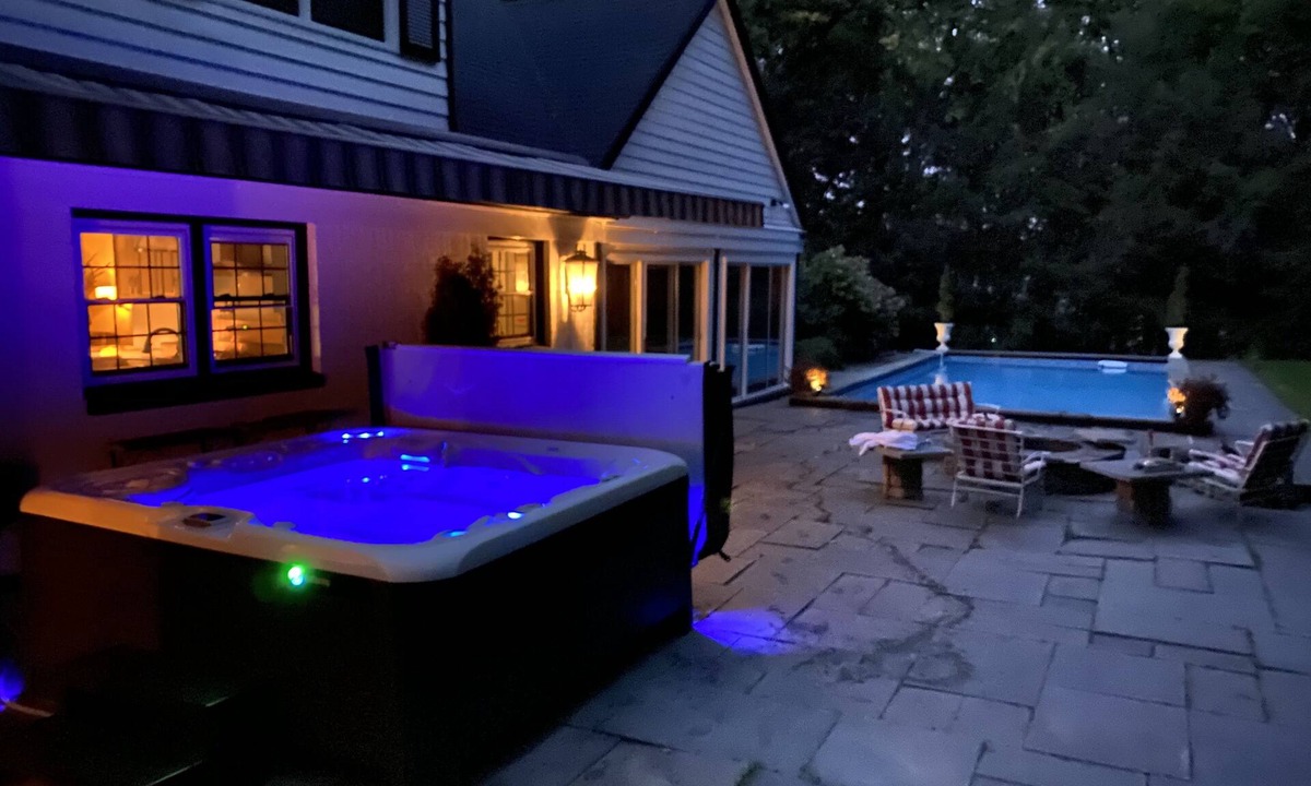 Kingston House | Stunning Estate w/Hot Tub- 5 minutes from Uptown Kingston