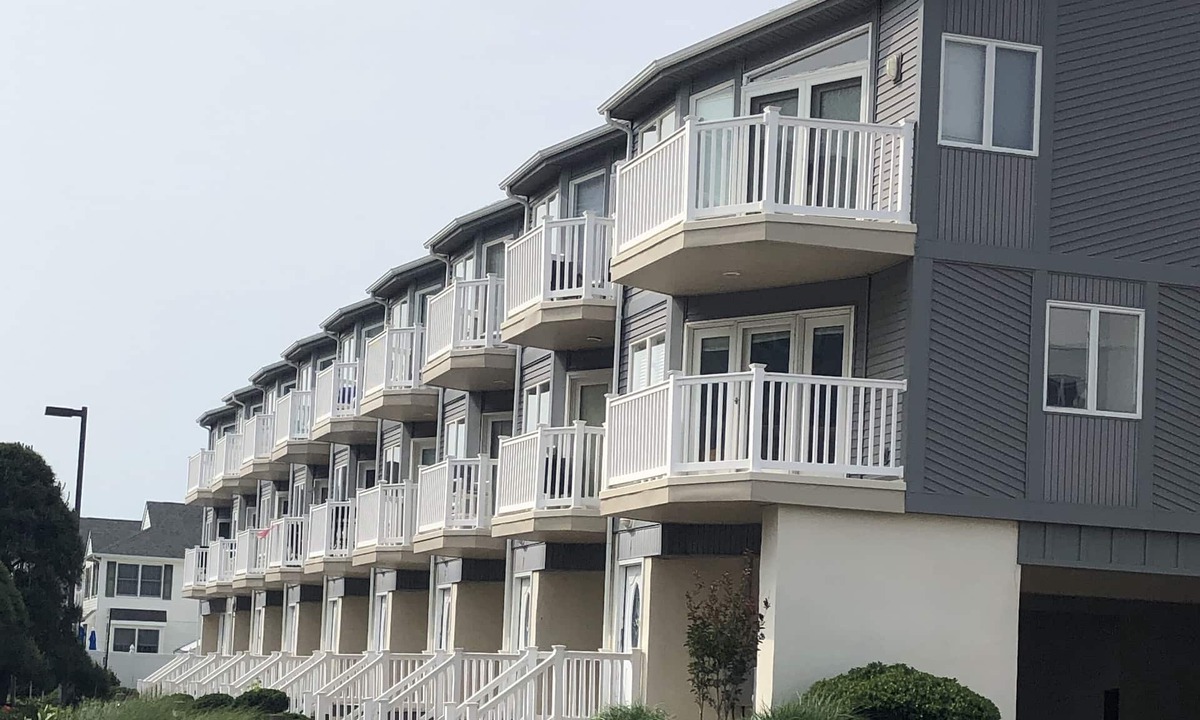 Diamond Beach House | Stunning Family-Friendly Beach Townhouse with Ocean Views