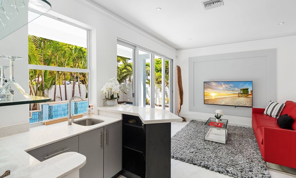 Tarpon River House | Stunning Modern Luxury Home with Pool & Roof Deck with Hot Tub