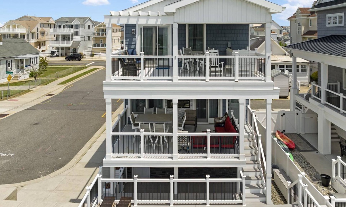North Wildwood House | Stunning New Waterfront Oasis in North Wildwood – Sunset Views & Private Dock