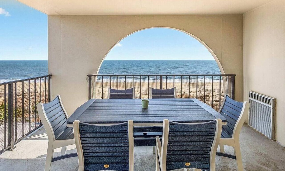 Little Salisbury Condo | Stunning Oceanfront 2 Bedroom With Outdoor Pool!