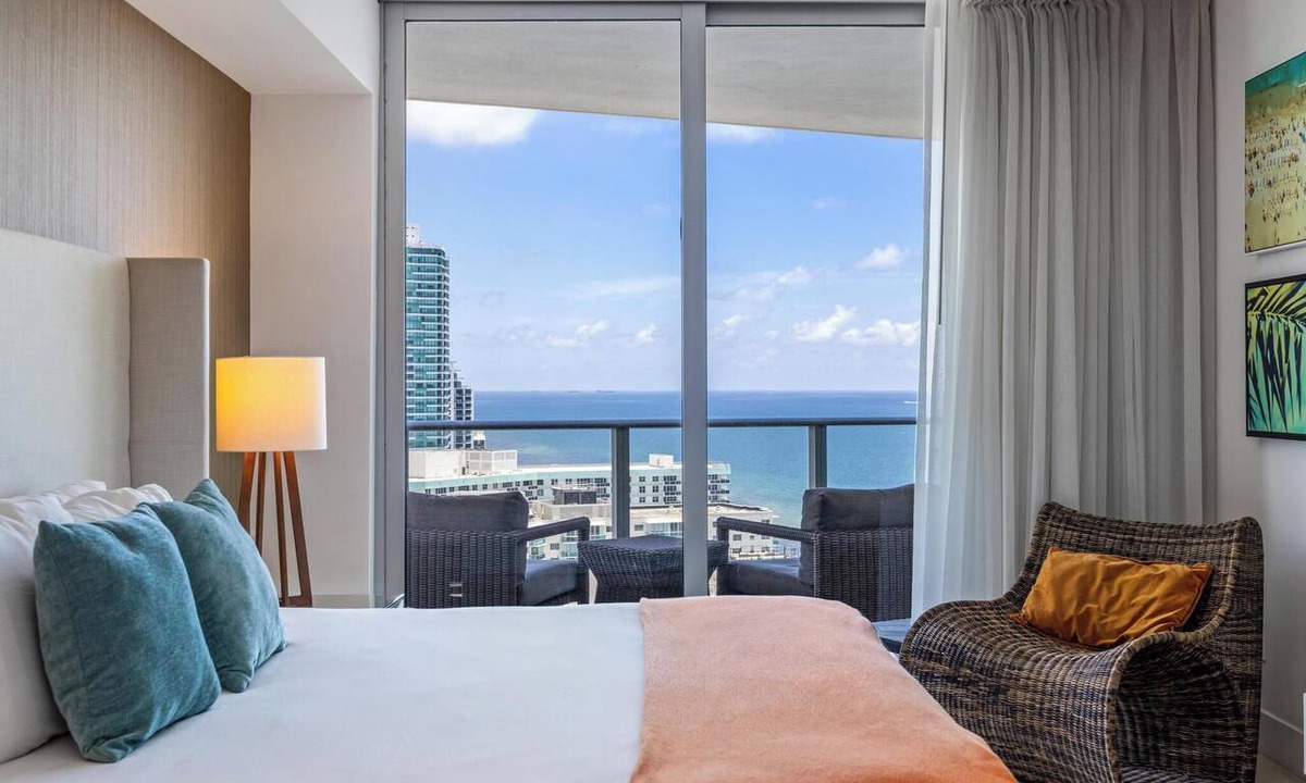 Hollywood South Central Beach Condo | Stunning One Bedroom Condo with Ocean Views