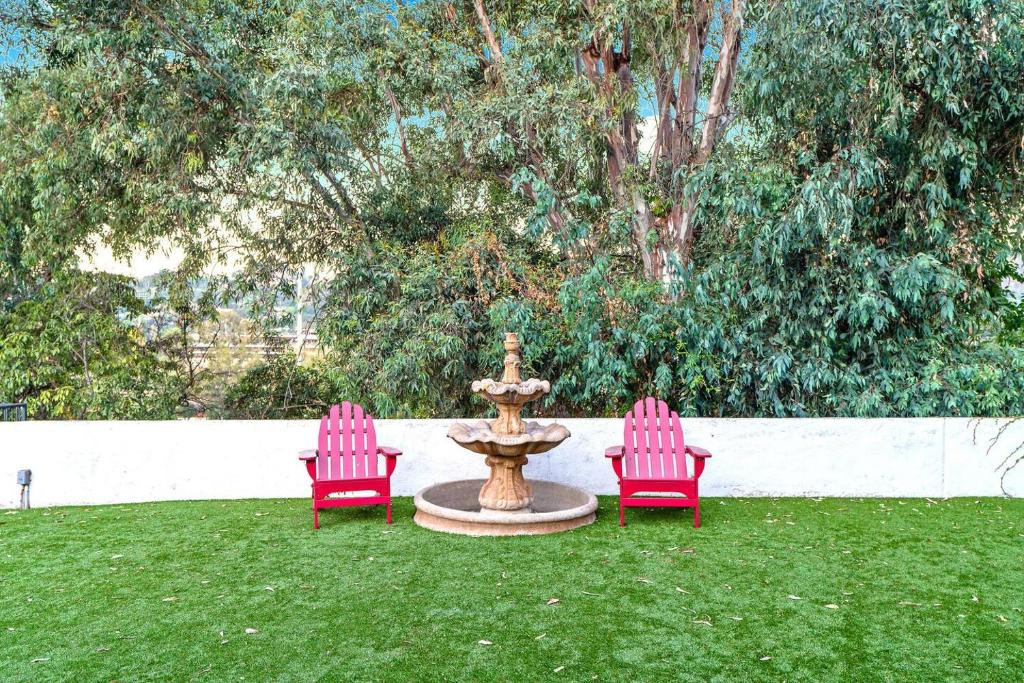 North Arroyo Villa | Stunning Rose Bowl Mansion 5 Minutes Walk!