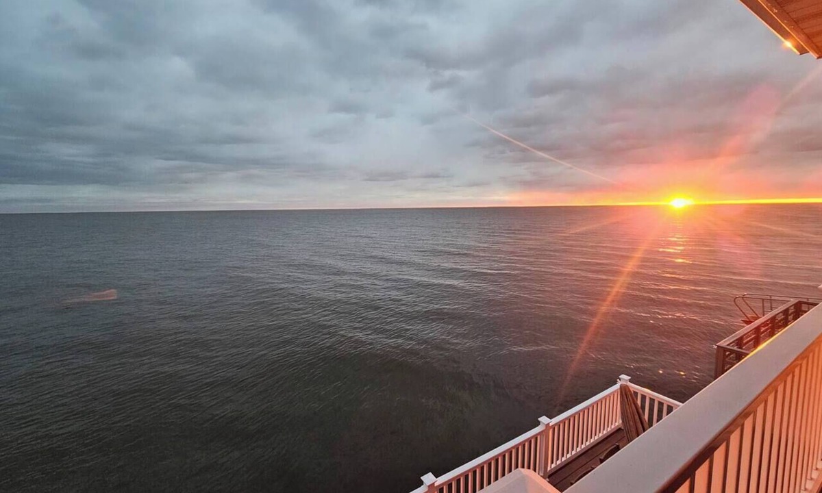 Downe House | Stunning Views on Delaware Bay