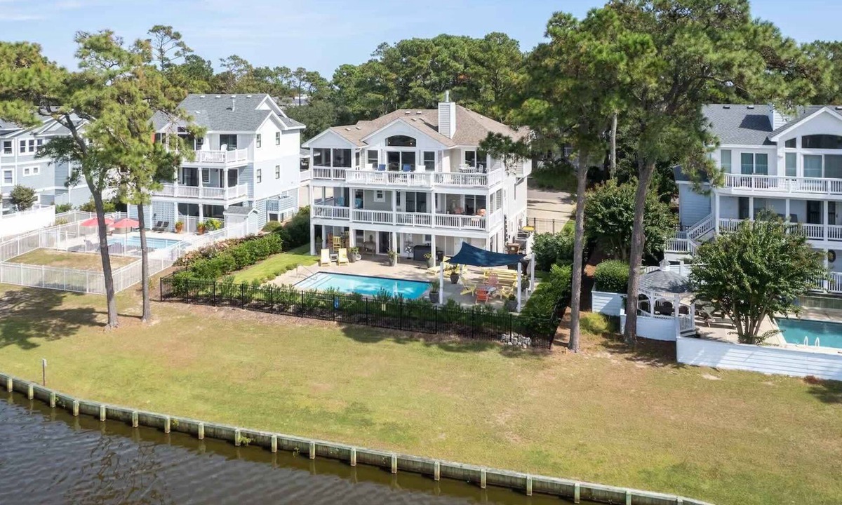 Corolla Light House | Stunning Views With Pool, Family Room, Resort Perks