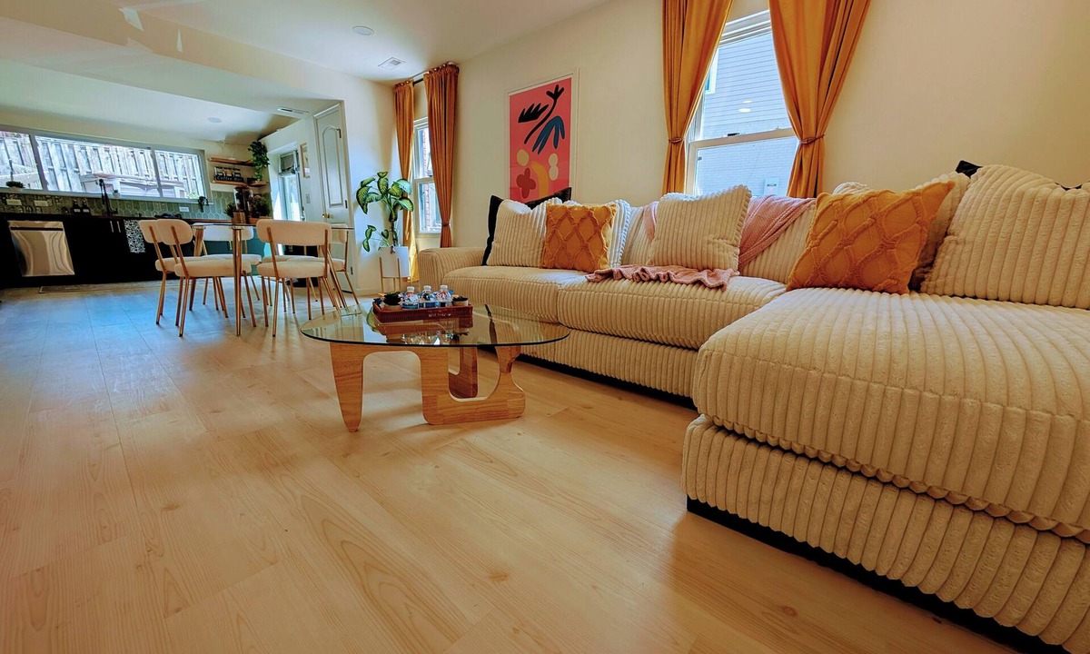 Huntington House | Stunning, Warm, and Perfectly Located 3-bedroom Alexandria Home