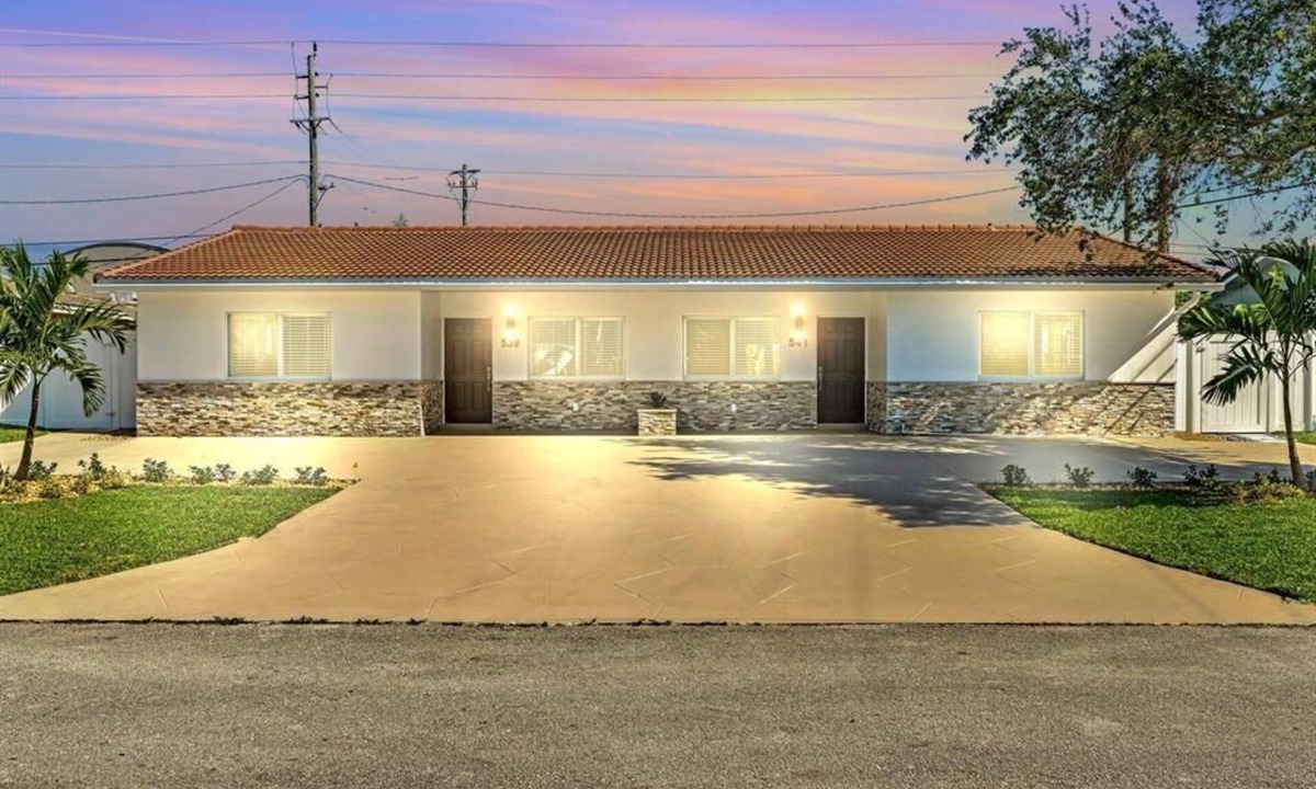 Boca Raton Cottage | Stunningly Remodeled 3-Bedroom Retreat in Prime East Boca Raton Location!