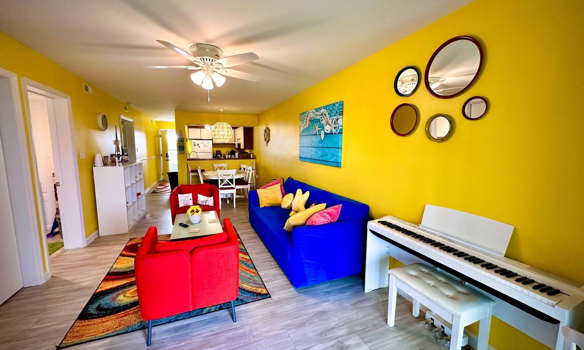Rehoboth Beach Apartment | Stylish 2BR Condo Near Beach/Large Pool & Patio/Pet Friendly