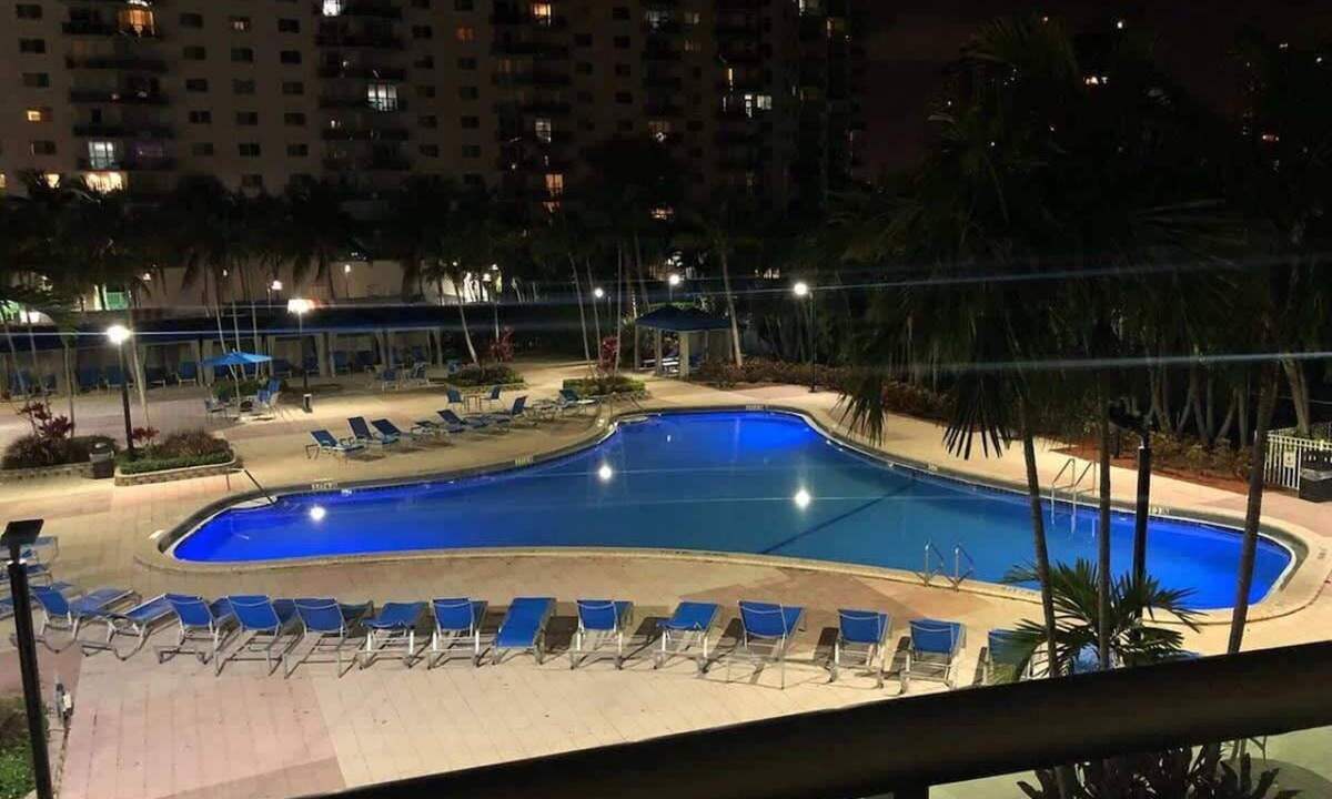 Sunny Isles Beach Condo | Stylish 2BR Retreat w/Pool & Tennis Court Access