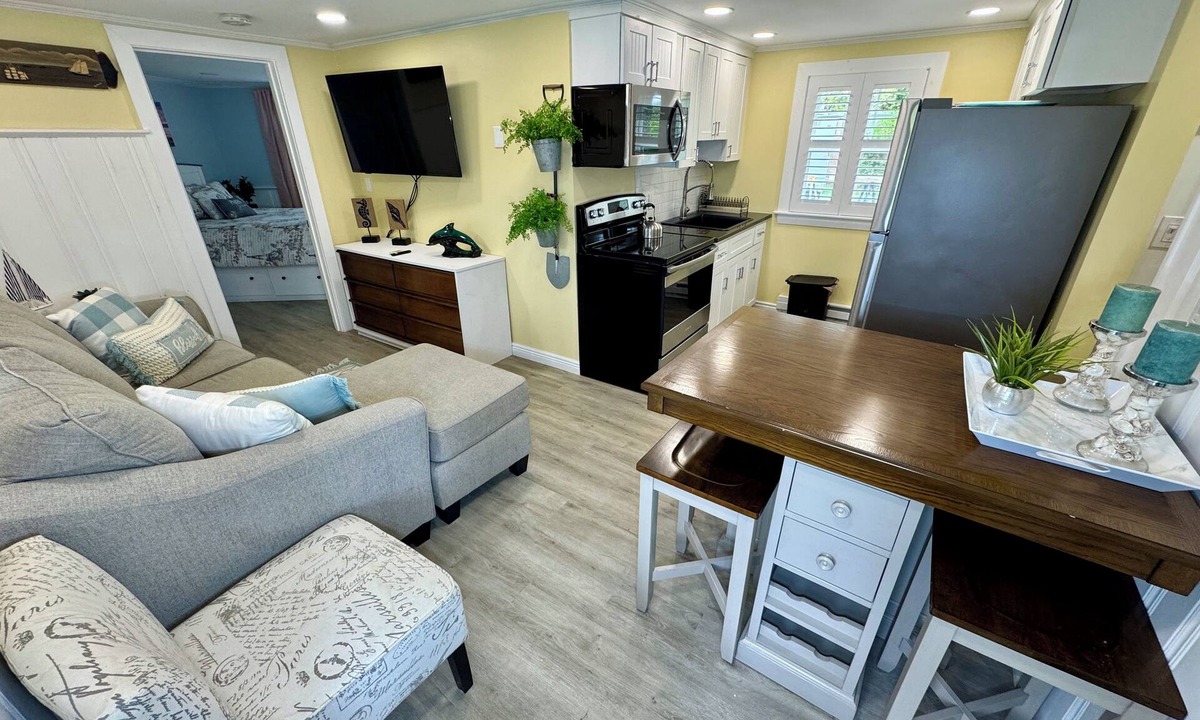 Harwich Port Condo | Stylish 3-Bedroom, 2-Bath Condo Near Red River & Neel Road Beaches