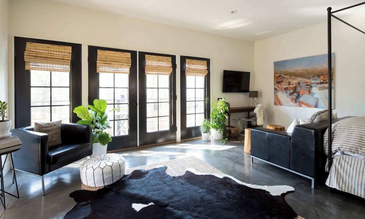 Belmont House | Stylish Belmont Studio: Walk to Downtown Mall