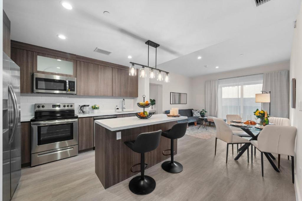 Parkside Apartment | Stylish Condo, Walk to Dining, 5 Min to Beach