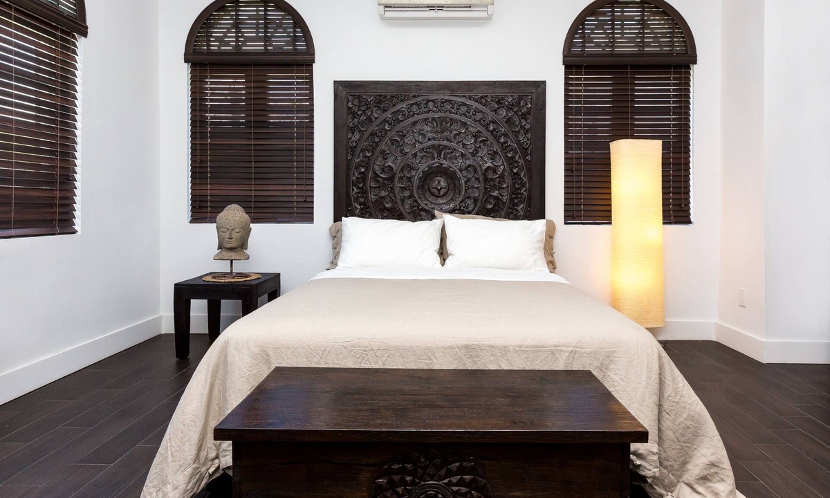 Northeast Miami Hotel | Stylish Hotel Room with Kitchenette