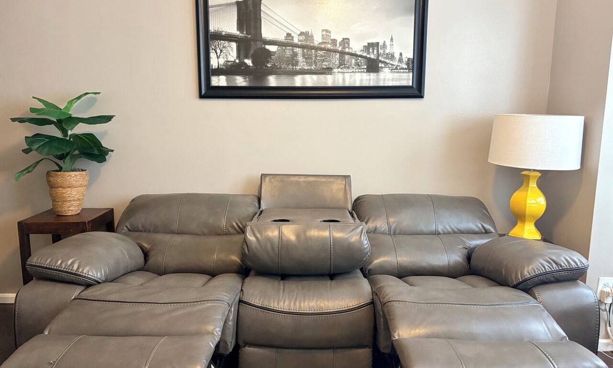 Elizabeth Apartment | Stylish Launch Pad 10 Min to Newark Easy NYC Access