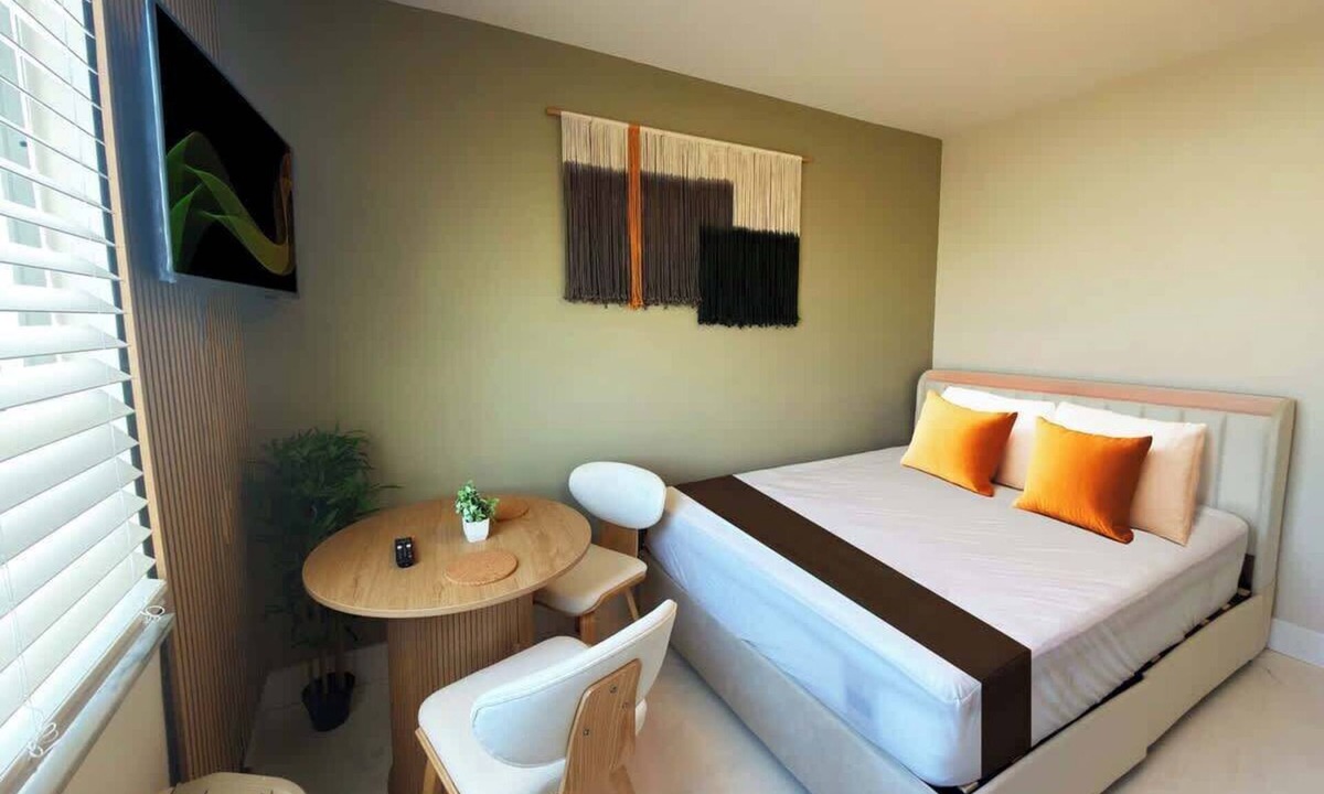 North Beach Apartment | Stylish Newly Renovated Boutique 203–Walk to Beach