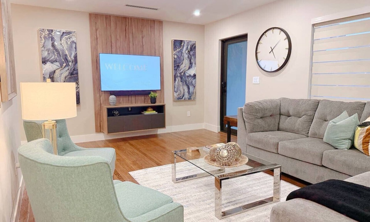 Coral Terrace House | Stylish retreat with private backyard