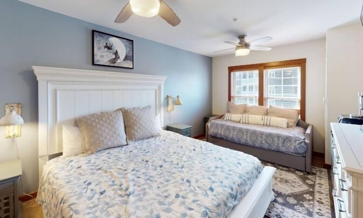 Edray Hotel | Stylish room at Allegheny Springs - sleeps 4! by RedAwning