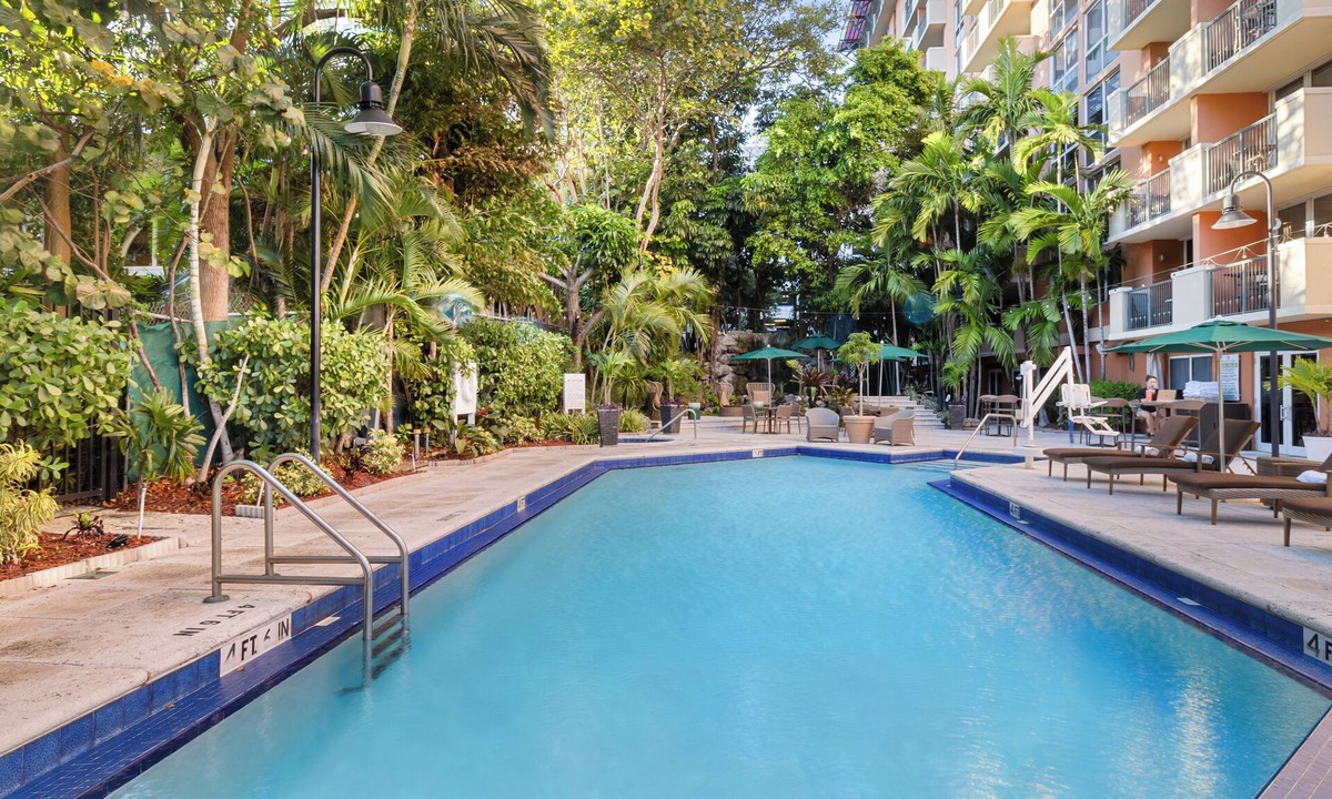 Coconut Grove Hotel | Stylish Stay | 2 1BR Units w/Kitchen and Short Walk to Dinner Key Marina