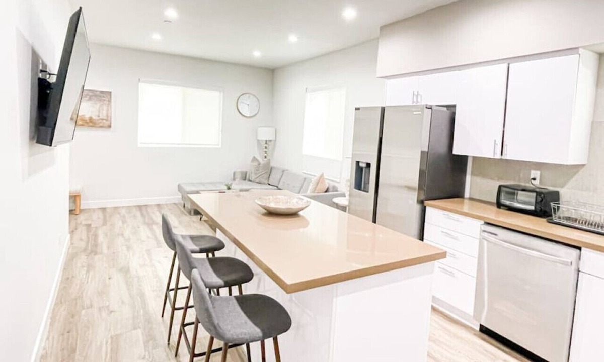 View Park-Windsor Hills House | Stylish Townhouse in Mid City -CR2-CUL