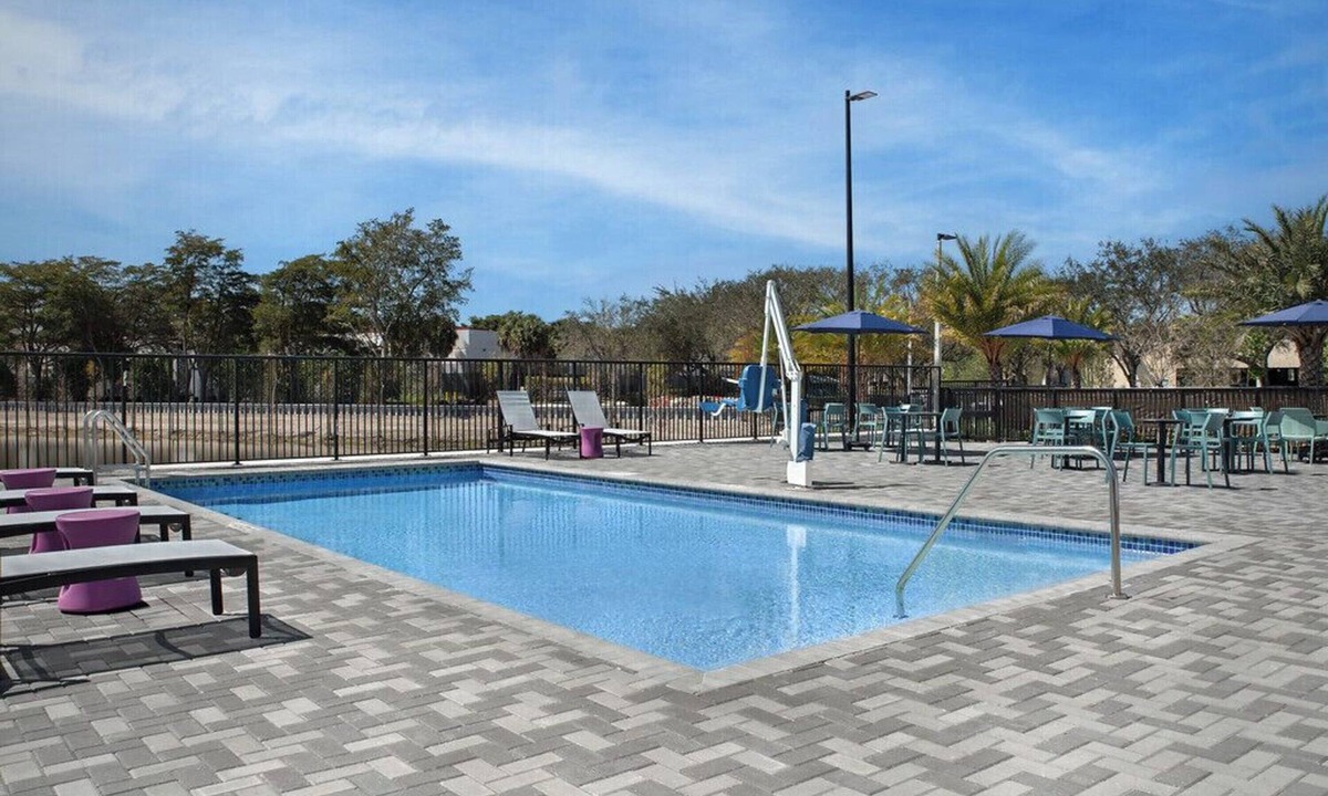 Weston Hotel | Suite w/Kitchen & Pool Access | Weston Stay + Free Breakfast Included