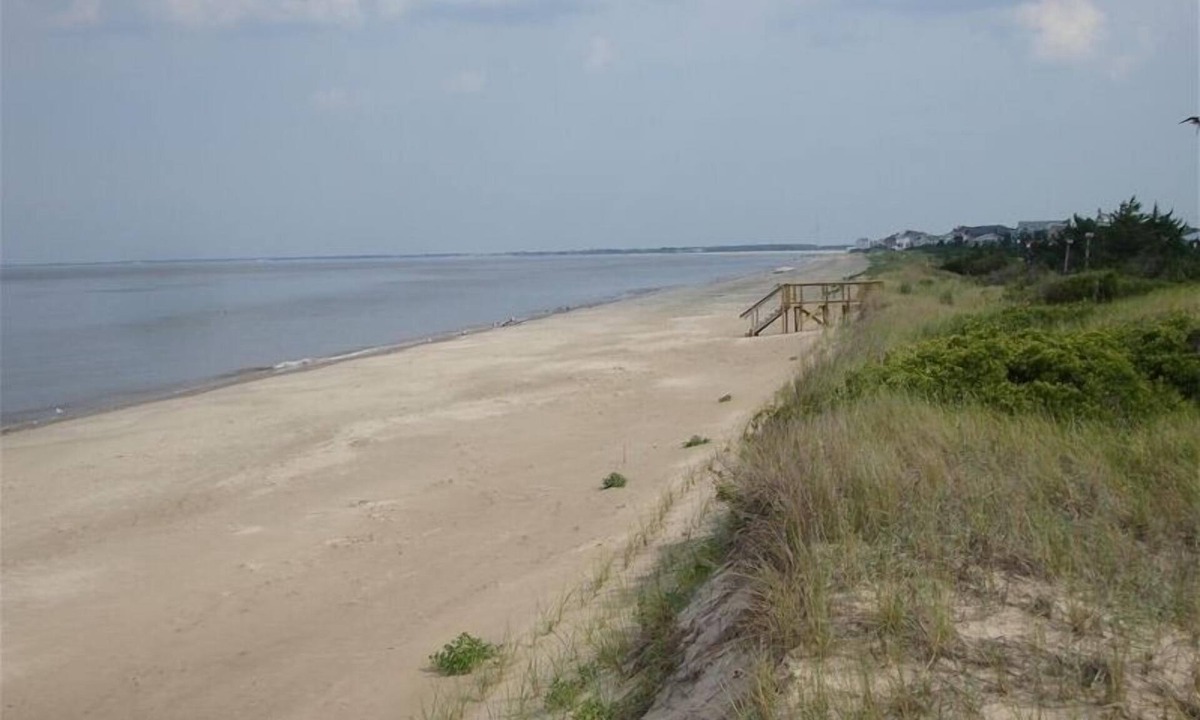 Broadkill Beach House | Summer getaway. Right on the water. 3 bedrooms pets permitted.