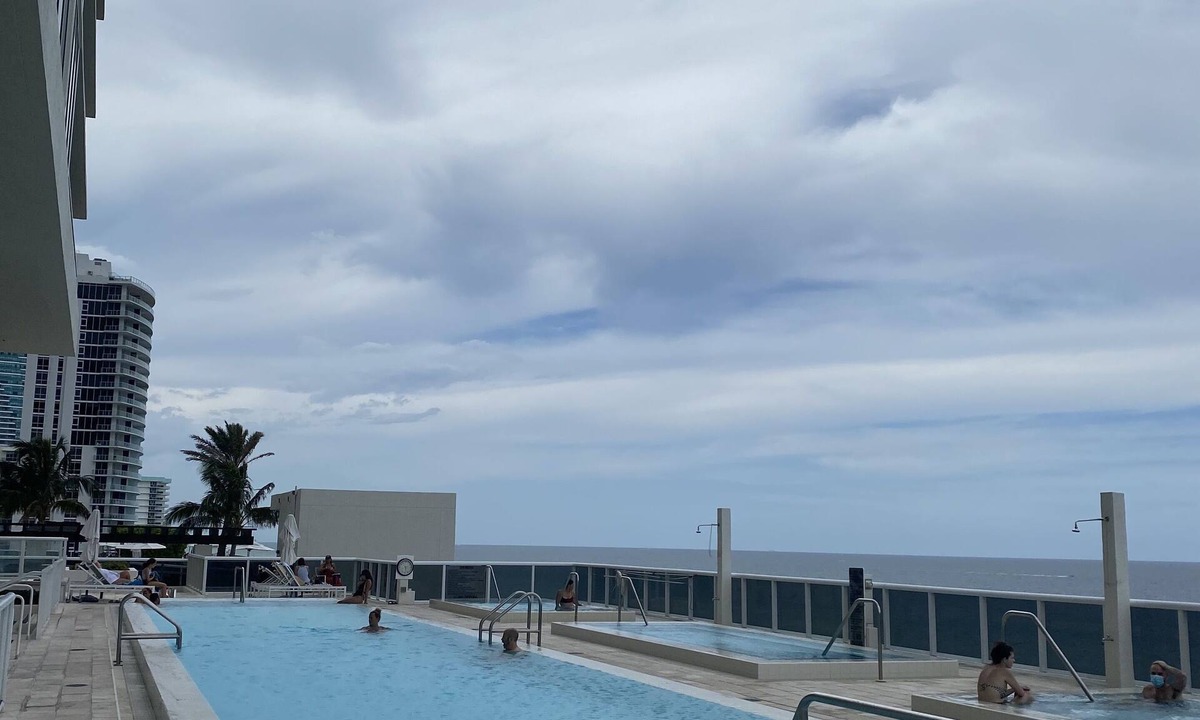 Hallandale Beach Resort | Summer special One bedroom apartment in BEACH CLUB CONDO