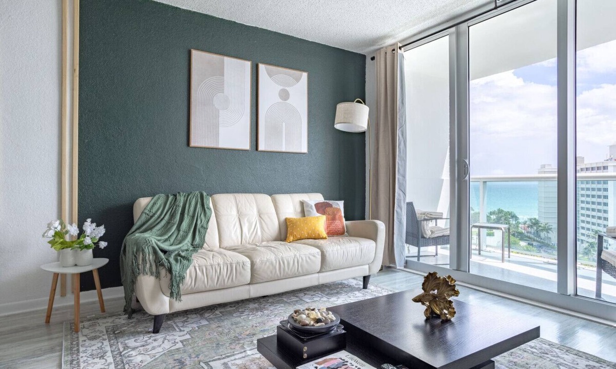 Sunny Isles Beach Apartment | Sunny Isles Condo · King Bed · Pool · Gym · Beach