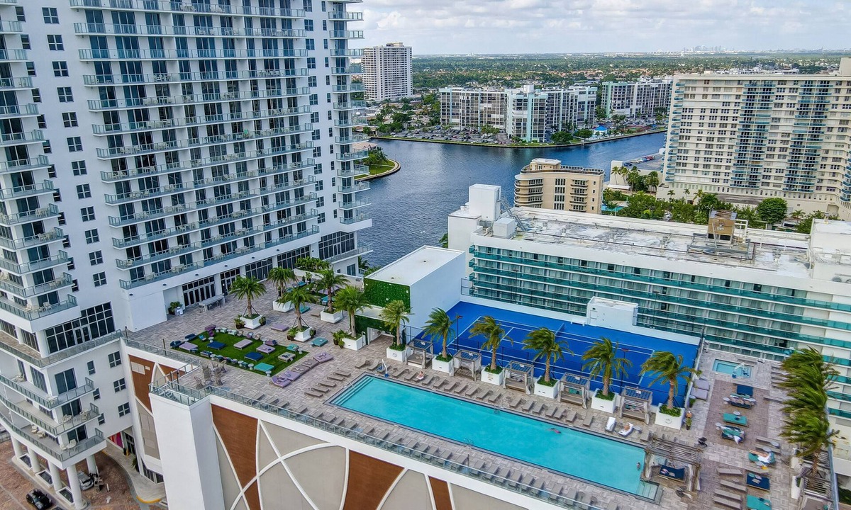 Hallandale Beach Condo | Sunny Isles Splendor: 2BD/2BA Apartment on a High Floor!